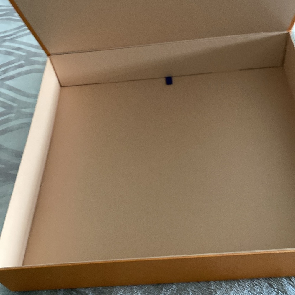 Louis Vuitton Box - Picture 2 of 2